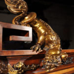 Détail antiquité Grand cabinet japonais en or et bois